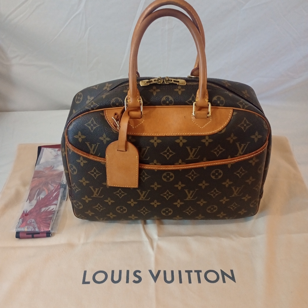 Louis Vuitton Deauville Monogram Bag - Picture 16 of 16